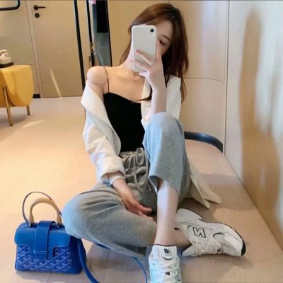 四个孩子走进银行
